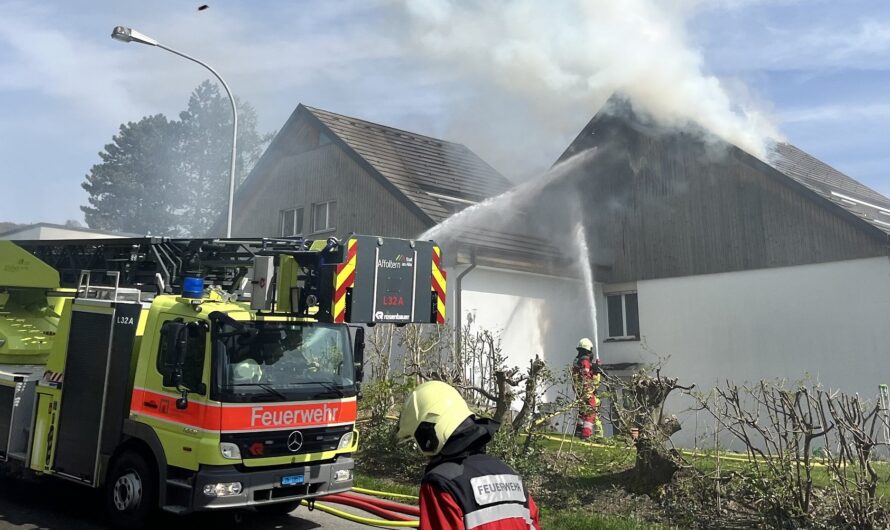 Brand in Mehrfamilienhaus in Hausen am Albis